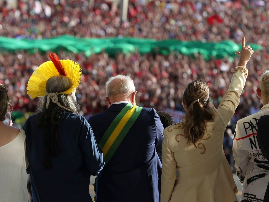 Lula recebe a faixa de representantes do povo brasileiro. A democracia e o diálogo com a sociedade voltaram.Foto: Thania Rego/ABr