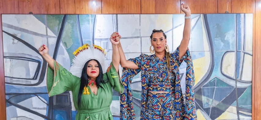 Nova lei antirracismo foi assinada durante a posse de Sônia Guajajara e Anielle Franco como ministras dos Povos Indígenas e da Igualdade Racial. Foto: Ricardo Stuckert/PR