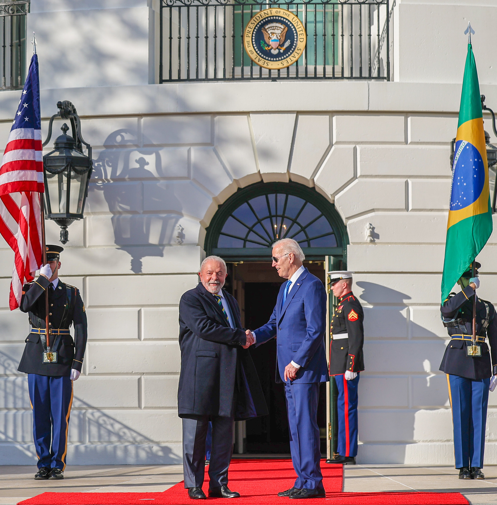 Ao ouvir comentários de Lula sobre a política externa isolacionista e as campanhas de Bolsonaro, Joe Biden relembrou semelhança com Trump. Foto: Ricardo Stuckert/Planalto