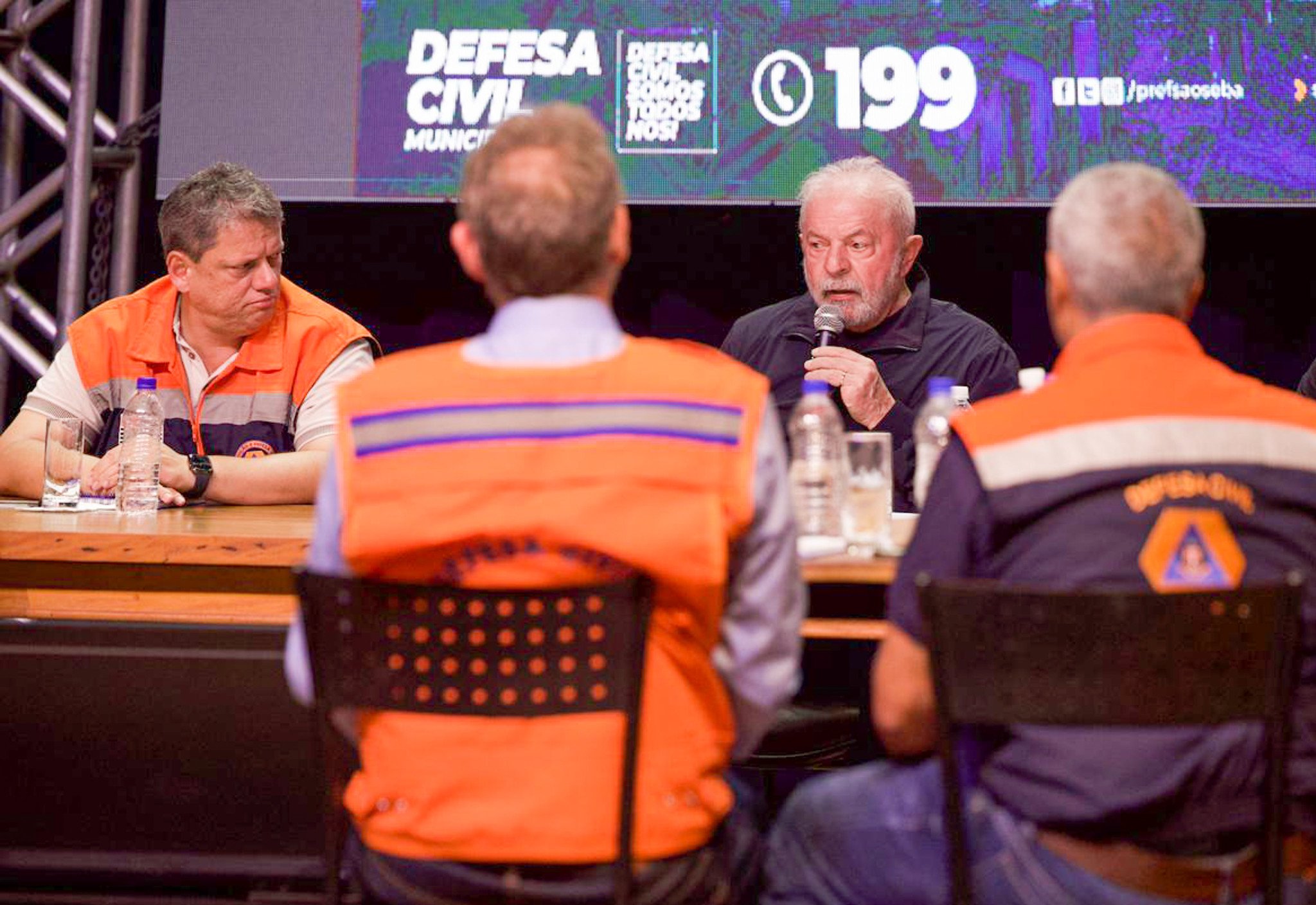 O presidente Lula e o governador Tarcísio de Freitas (SP) montaram um plano de colaboração para amparar as cidades atingidas por enchentes. Foto: Cristiane Batista/Governo do Estado de SP