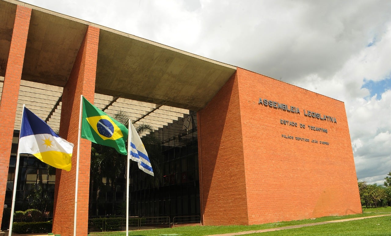 Os 24 deputados estaduais do Tocantins que tomaram posse nessa quarta-feira (1ª) elegeram de uma única vez as duas Mesas Diretoras que comandarão a Assembleia Legislativa pelos próximo quatro anos. Foto: Koró Rocha/Assembleia Legislativa do Tocantins