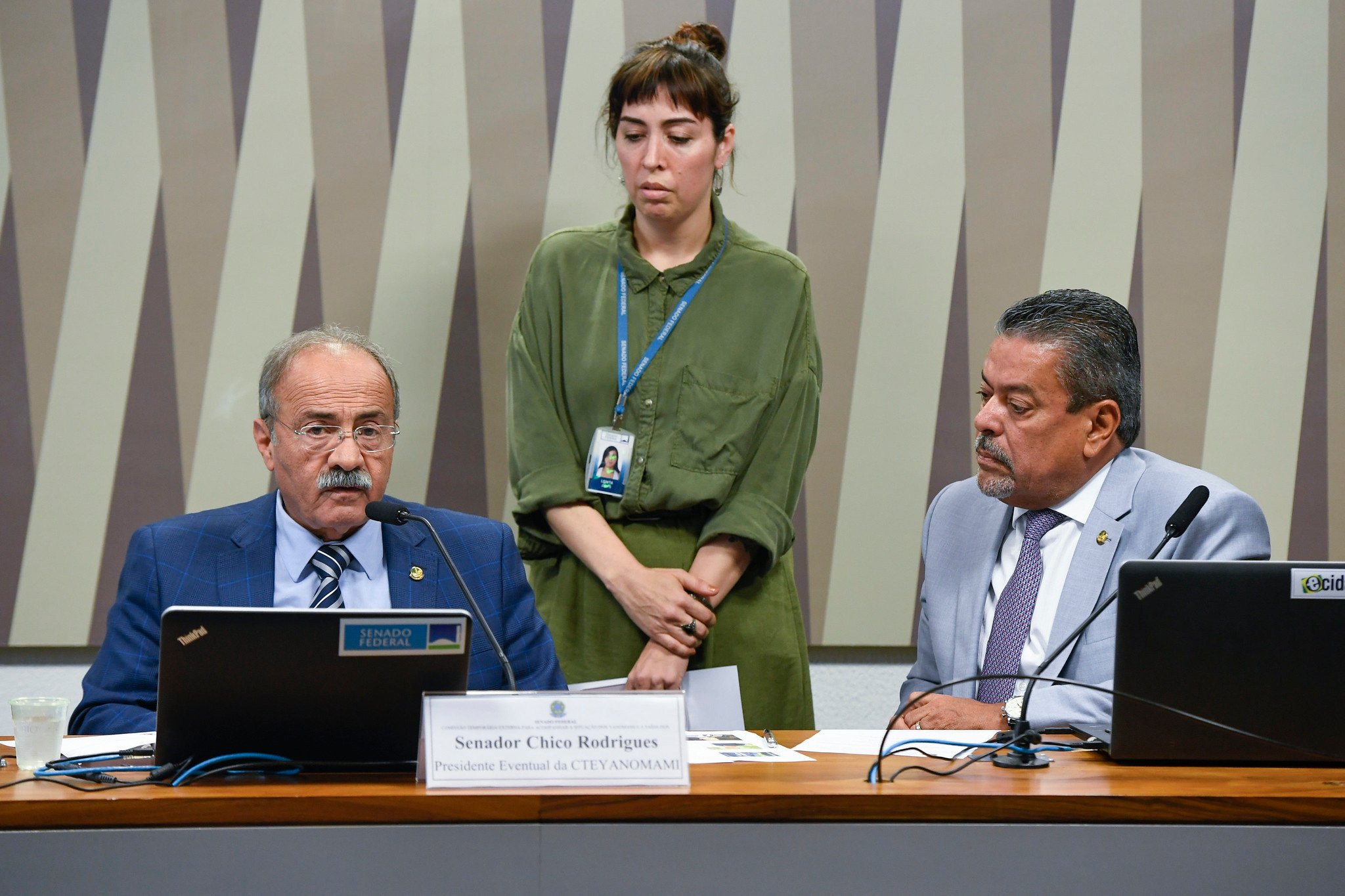 Chico Rodrigues e Hiran Gonçalves na comissão Yanomami. Presença dos três senadores de Roraima forma incômoda maioria em favor dos garimpeiros. Foto: Jefferson Rudy/Agência Senado