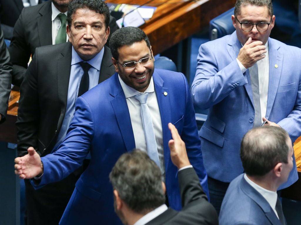 Jhonatan de Jesus comemora no Senado a aprovação de seu nome para o TCU. Foto: Lula Marques/ABr