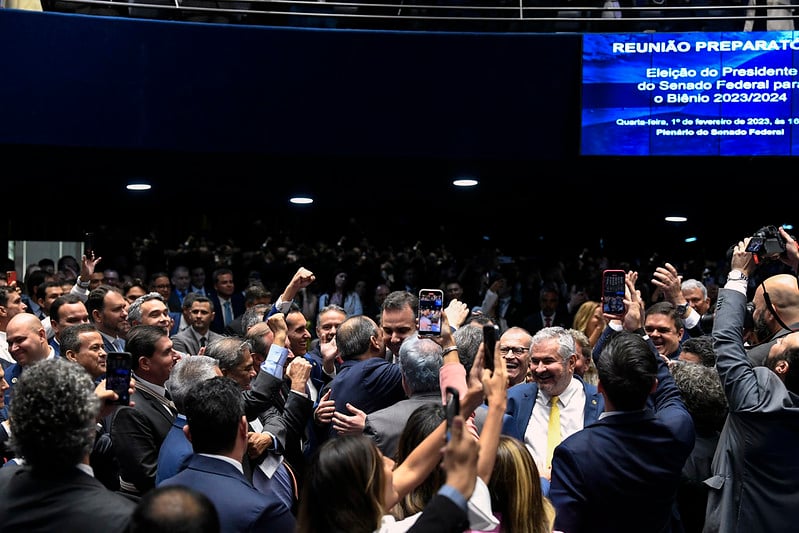 Aliados comemoram com Pacheco sua reeleição à presidência do Senado. Foto: Roque de Sá/Ag. Senado