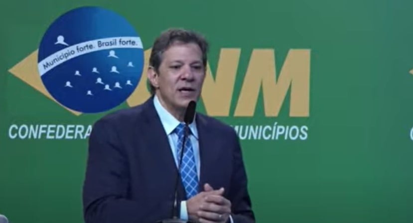 Ministro Fernando Haddad participou nesta terça da Marcha dos Prefeitos . Foto: Reprodução