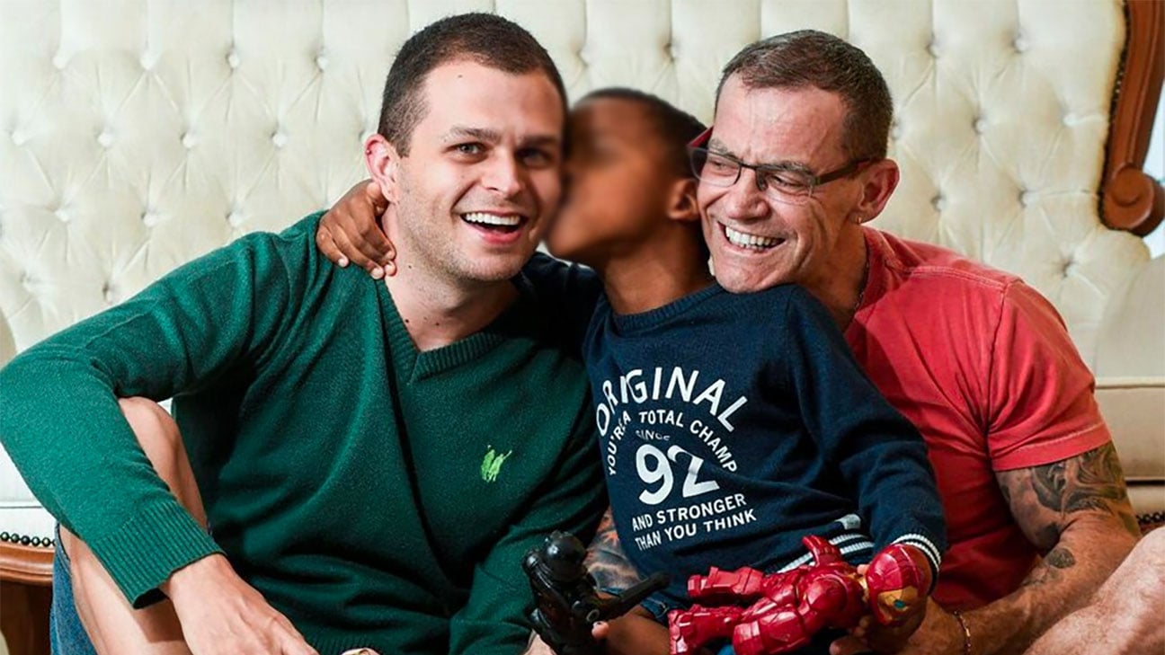 Contarato e o marido, Rodrigo, e o filho Gabriel, adotado em 2017. O casal é pai ainda de Mariana. Foto: Gabriel Lordello