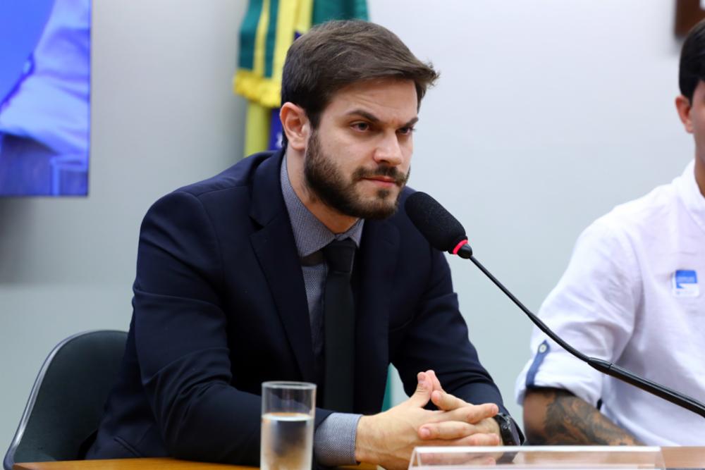 Deputado Felipe Becari (União-SP) propôs a expropriação das propriedades que empregarem trabalhadores em condições análogas à escravidão. Foto: Vinicius Loures/Câmara dos Deputados