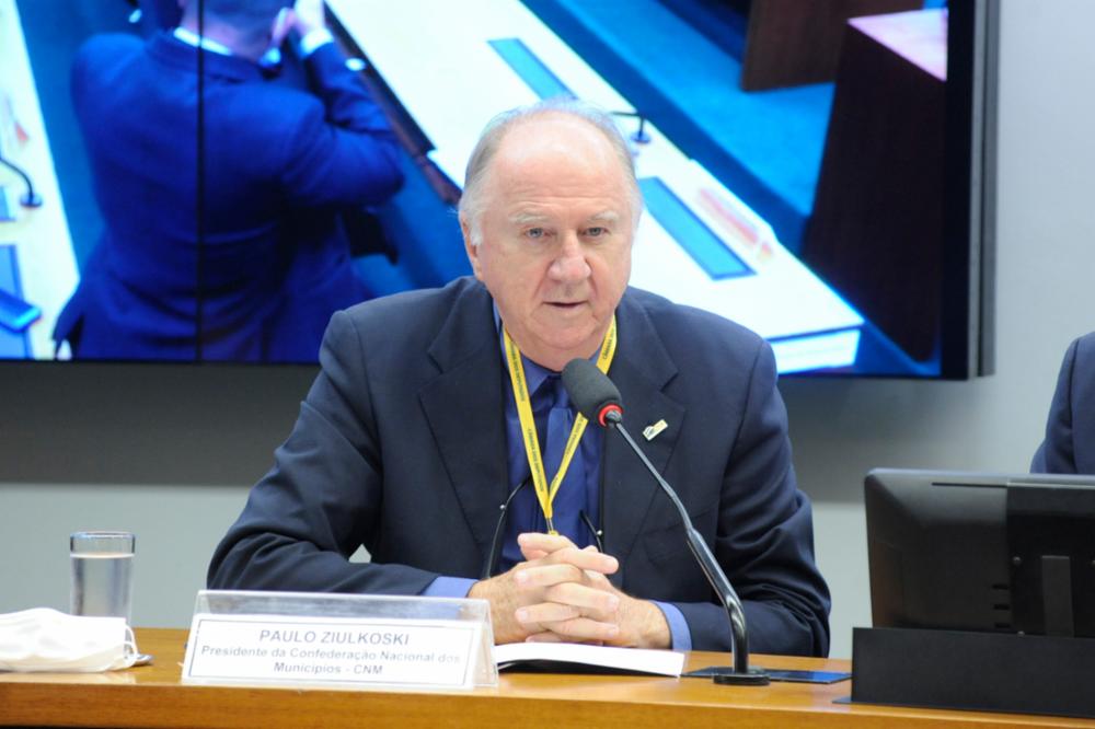 Paulo Ziokuski, presidente da CMN, reclama das condições oferecidas pela União aos prefeitos. Foto: Gustavo Sales/Câmara dos Deputados