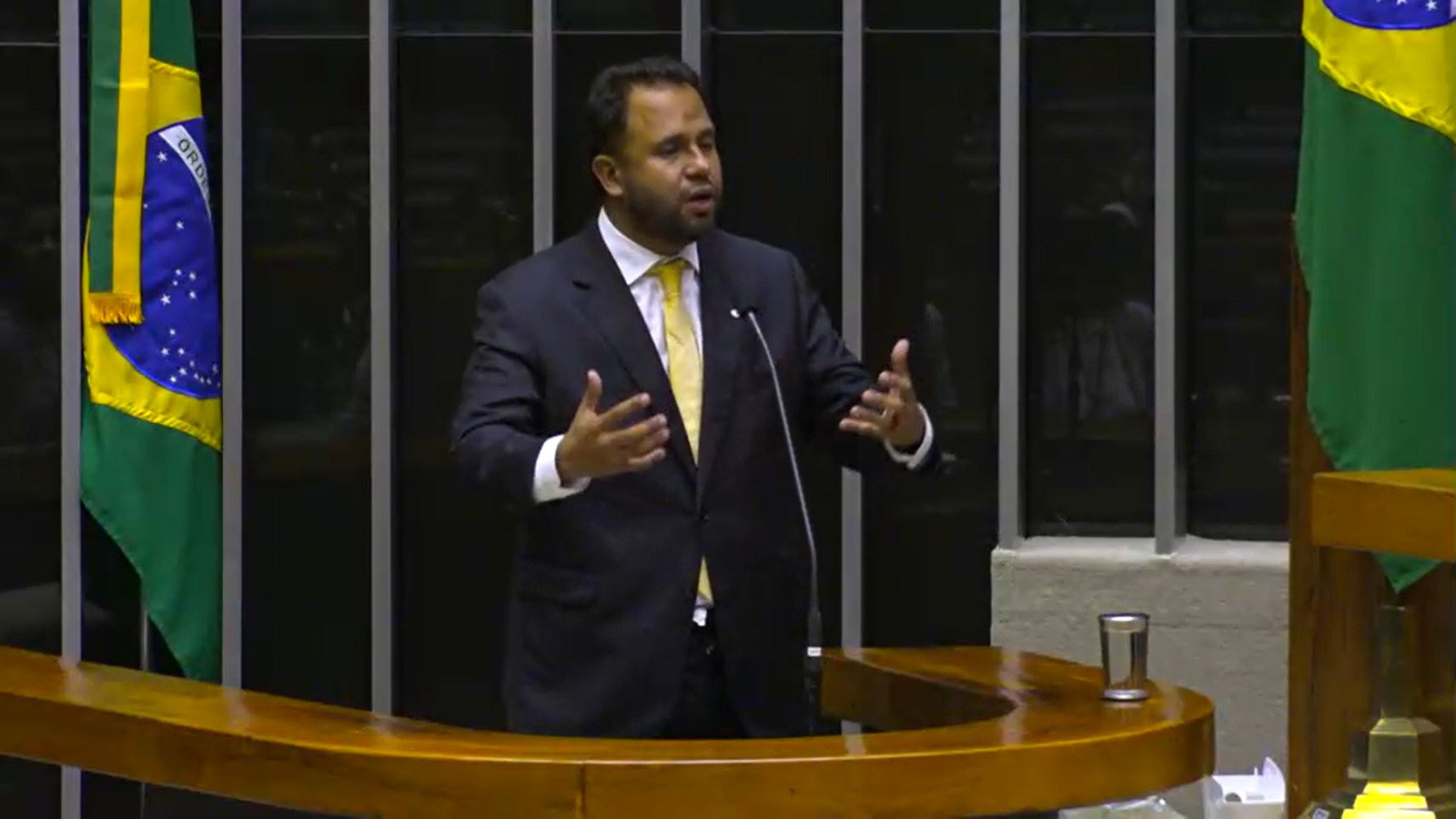 Candidato do Psol à presidência da Câmara, Henrique Vieira direcionou o discurso à falta de transparência na distribuição de emendas. Foto: TV Câmara/Reprodução