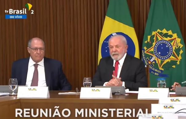 Alckmin e Lula na reunião ministerial desta segunda-feira (3). Foto: Reprodução