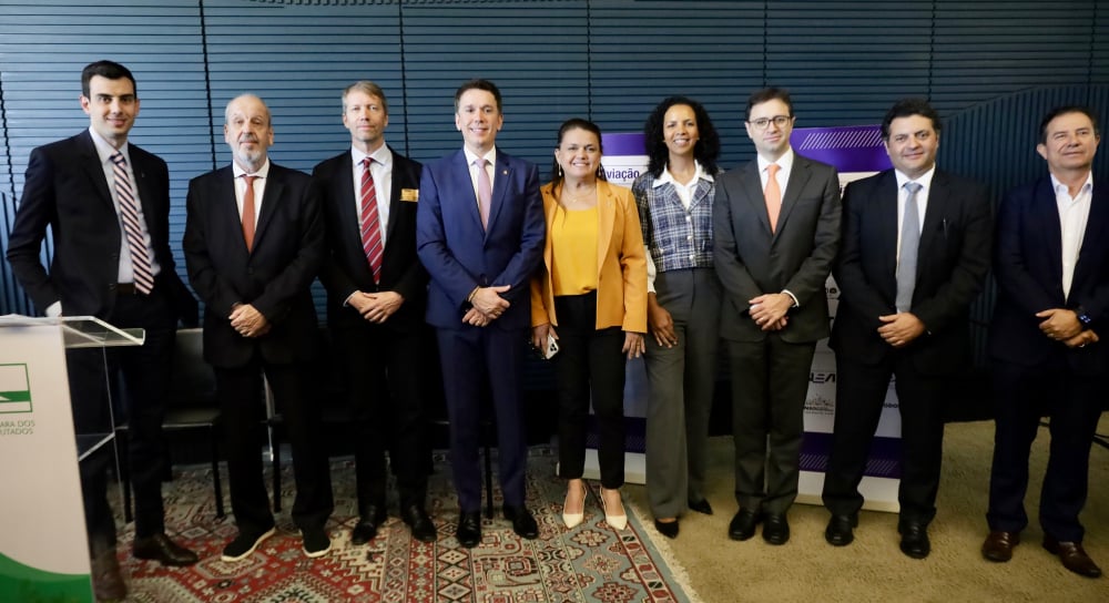 A Associação Brasileira das Empresas Aéreas participou na manhã da quinta-feira (4), em Brasília, do lançamento da Frente Parlamentar em Defesa da Aviação Civil. Foto: Felipe Carreras/Divulgação