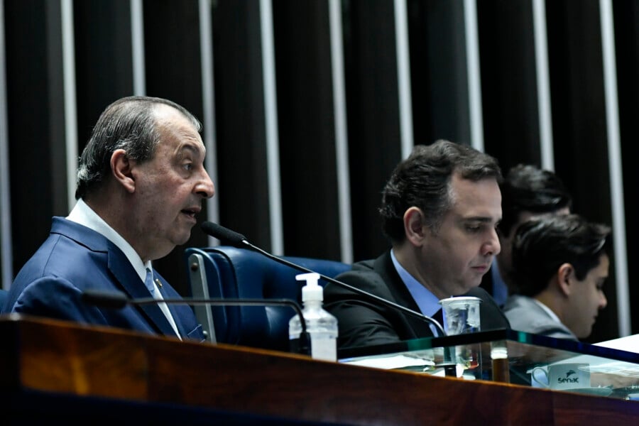 Plenário do Senado Federal durante sessão deliberativa extraordinária. Na Mesa, o senador Omar Aziz (PSD-AM), relator do arcabouço, e o presidente do Senado Federal, senador Rodrigo Pacheco (PSD-MG).
Foto: Geraldo Magela/Agência Senado