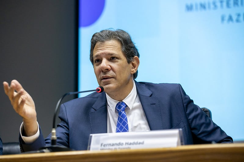 Após reunião com o relator Eduardo Braga, Fernando Haddad manifestou otimismo a respeito da aprovação da reforma tributária. Foto: Washington Costa/MF