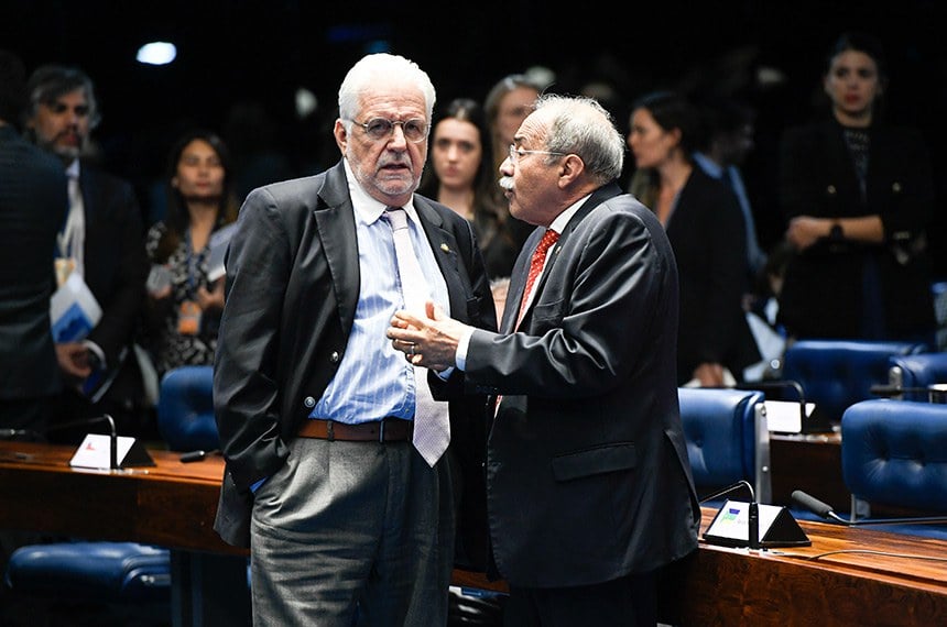 Líder do Governo no Senado, Jaques Wagner (PT-BA), a favor da PEC que limita os poderes do Supremo Tribunal Federal (STF). Foto: Jefferson Rudy/Agência Senado