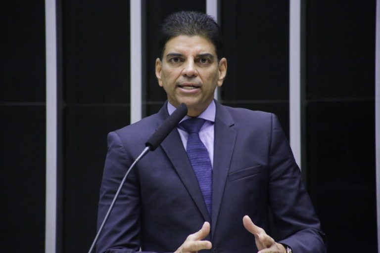 Claudio Cajado traz sanções ao governo e gatilhos no relatório do novo arcabouço fiscal. Foto: Paulo Sérgio/Câmara dos Deputados