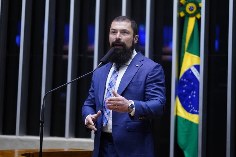 Deputado Delegado Bilynskyj se pronuncia a favor do avô nazista na Câmara. Pablo Valadares/Câmara dos Deputados
