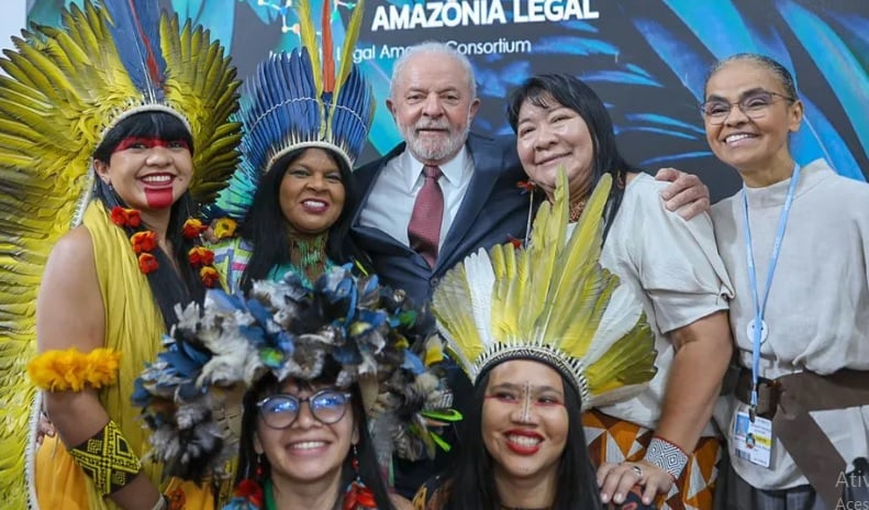 Sônia Guajajara, à esquerda de Lula, e Marina Silva: mudanças feitas pelo Congresso esvaziam pastas de ministras. Foto: Ricardo Stuckert