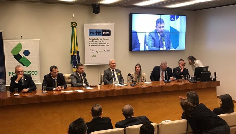 O presidente do Fenafisco, Francelino Valença, destacou que a reforma tributária deve ser construída de maneira que promova a justiça fiscal no Brasil. Foto: Oficina Consultoria