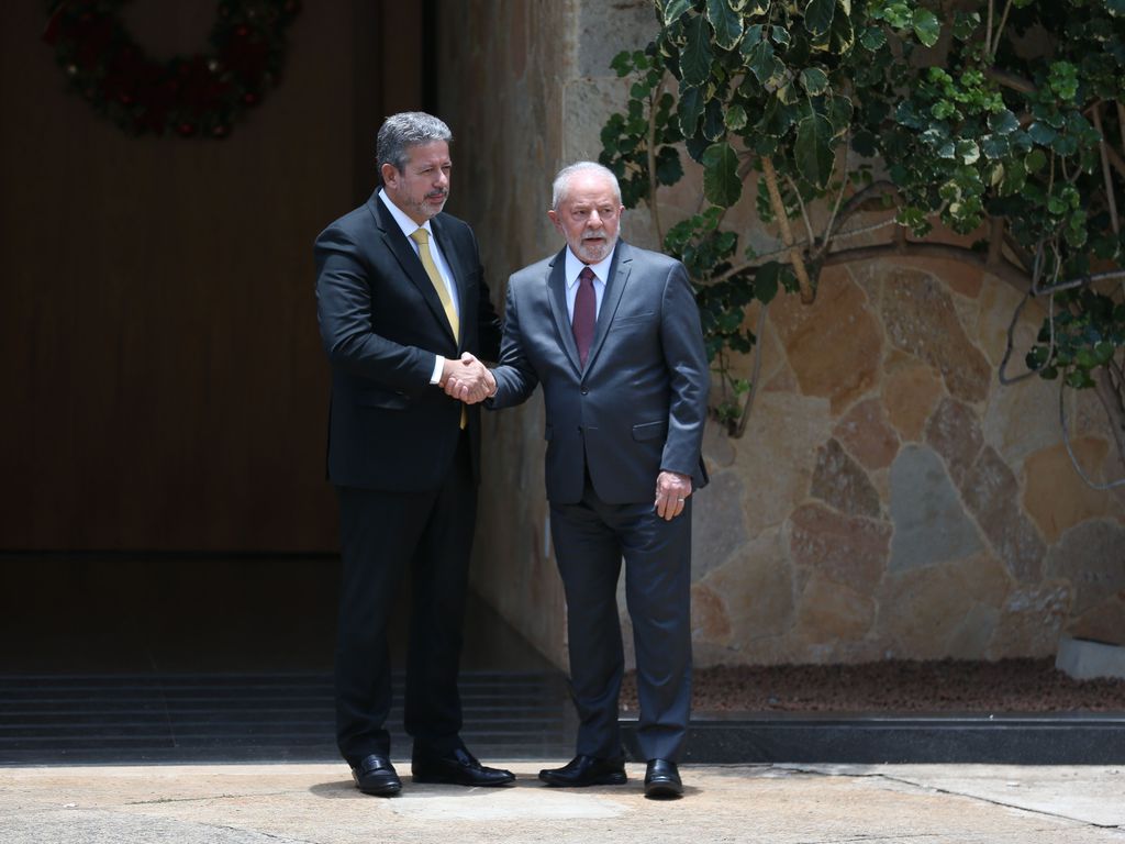 Arthur Lira (esq.) com Lula. Foto: José Cruz/Agência Brasil