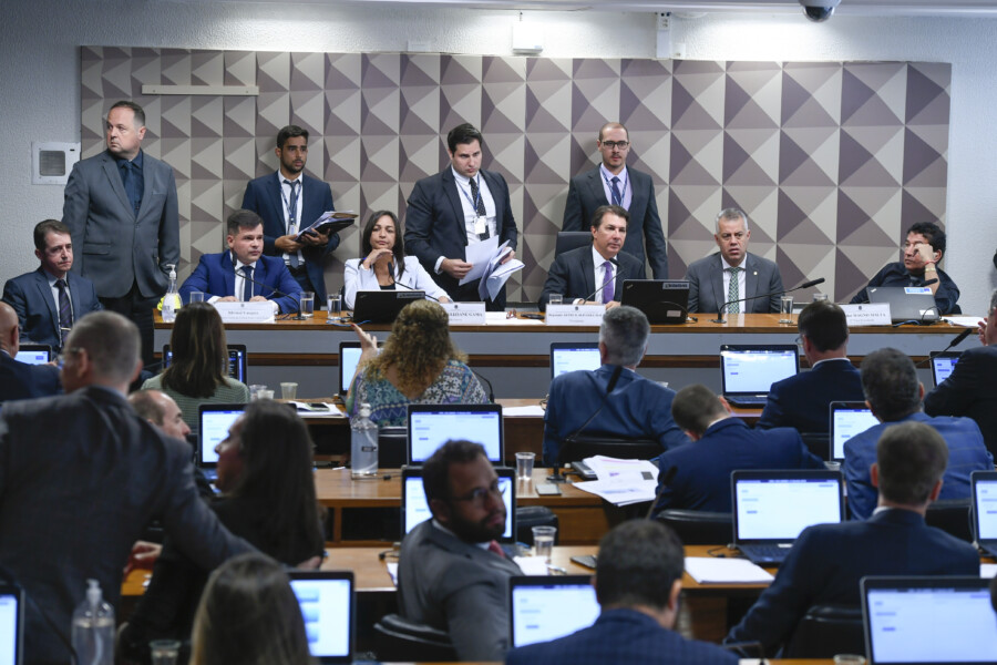 Advogados de coronel que incitou golpe de Estado solicitaram ao STF a garantia de que ele poderia permanecer calado em seu depoimento na CPMI. Foto: Edilson Rodrigues/Agência Senado