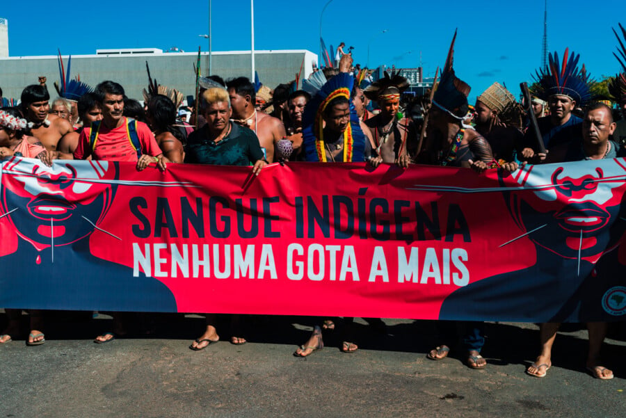 Manifestação pela demarcação de terras indígenas. Foto: Diego Bresani