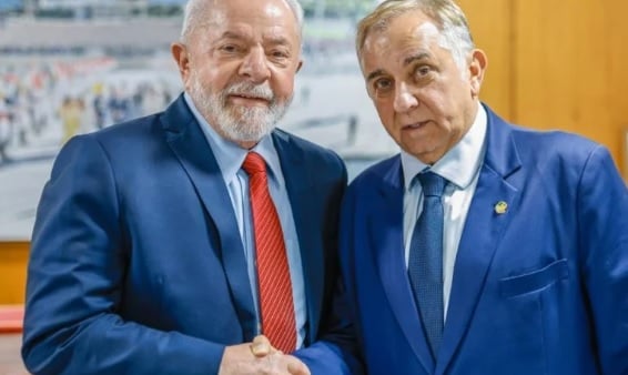 Izalci durante o encontro de Lula com os líderes partidários do Senado na última segunda-feira. Tucano saiu otimista de reunião com o petista. Foto: Ricardo Stuckert