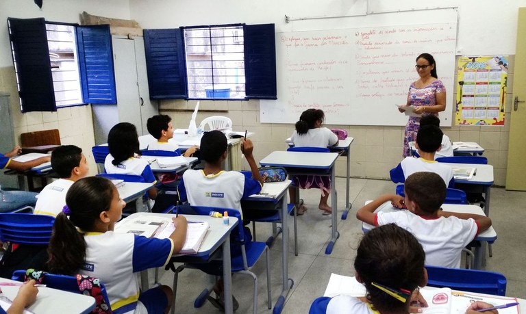 Anos finais do ensino fundamental são os mais desafiadores para a manutenção dos alunos. Foto: Sumaia Vilela/ABr