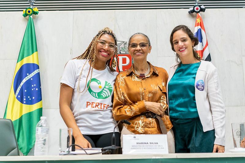 Amanda Costa (esq.), Marina Silva e Marina Helou (dir.) em debate sobre desenvolvimento sustentável. Foto: arquivo pessoal 