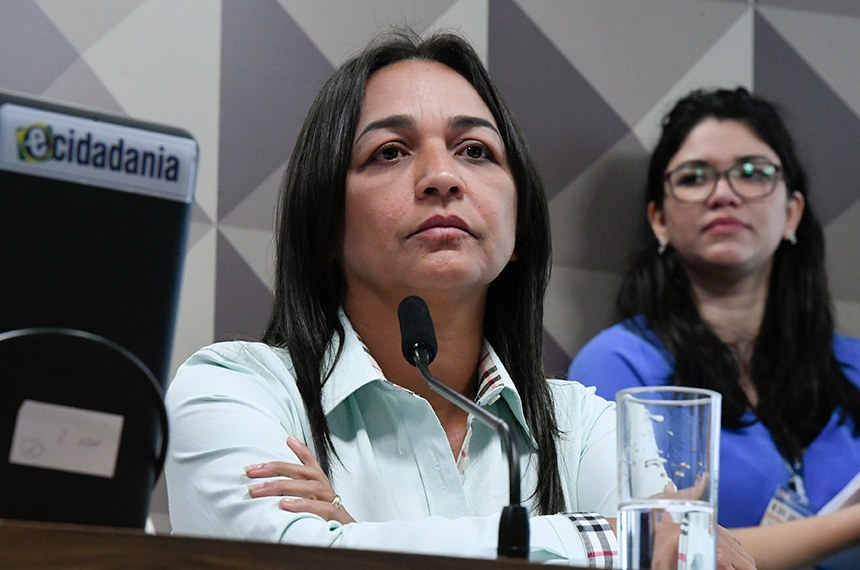 Mas em 5 de maio, Pacheco indeferiu questões de ordem apresentadas por Marinho, Eduardo Girão (Novo-CE) e pela deputada Adriana Ventura (Novo-SP) sobre a composição da CPMI. Publicada no Diário do Congresso Nacional, a decisão estabeleceu que, em relação às bancadas partidárias, deve ser considerada a composição vigente na primeira reunião preparatória que antecede a primeira e a terceira sessões legislativas ordinárias de cada legislatura. Já para fins da composição dos blocos parlamentares, é considerada a data da leitura do requerimento de instalação da comissão, ocorrida em 26 de abril. Fazem parte do grupo 16 senadores e 16 deputados com igual número de suplentes. O prazo de funcionamento é de 180 dias. Veja aqui a relação dos parlamentares fazem parte da CPMI do 8 de janeiro. Foto: Edilson Rodrigues/Agência Senado
