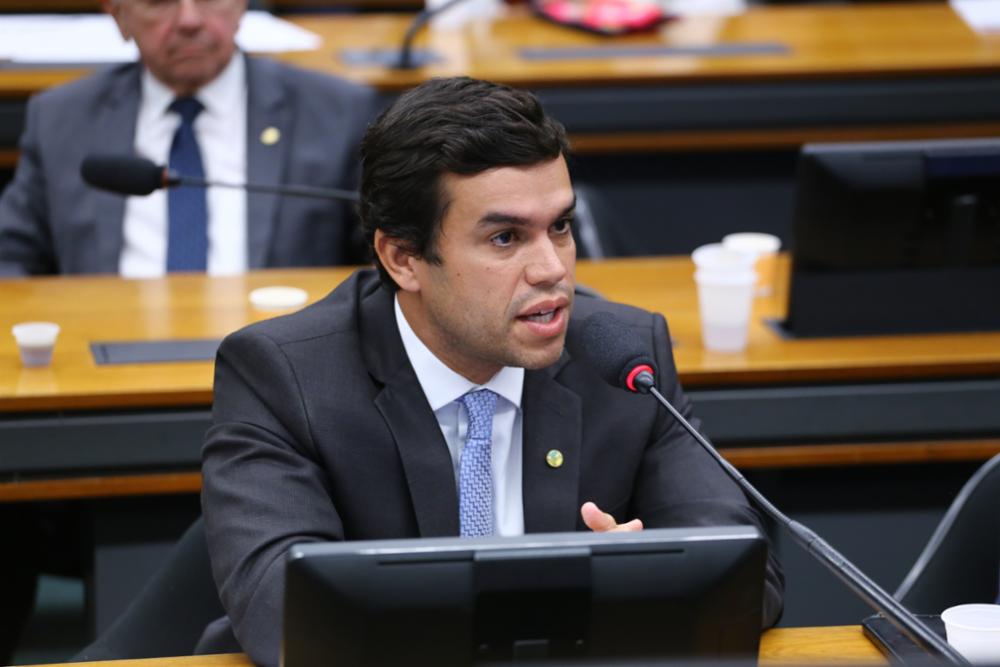 Deputado Beto Pereira (PSDB-MS) derrubou a ideia do governo de aumentar o piso para julgamentos do Carf. Relatório foi divulgado nesta segunda. Foto: VInicius Loures / Câmara dos Deputados
