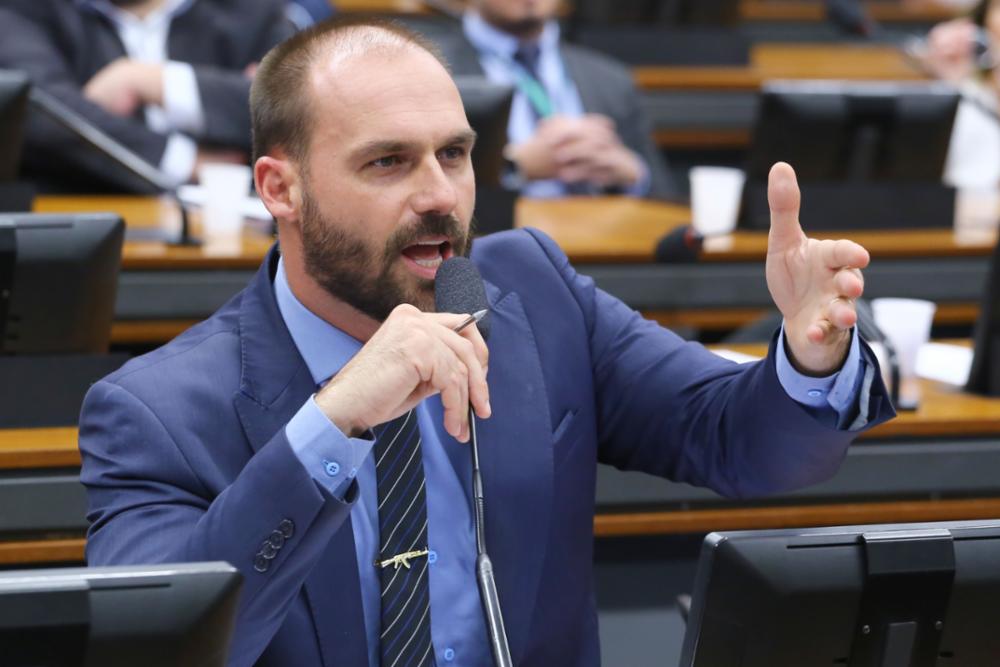 Esposa e filho do ex-presidente Jair Bolsonaro foram citados por Mauro Cid como parte do grupo que articulava diretamente por um golpe. Foto: Vinicius Loures / Câmara dos Deputados
