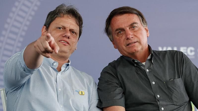 Elogiado por líderes do Centrão, Tarcísio vira ameaça para a liderança de Bolsonaro na direita. Foto: Presidência da República