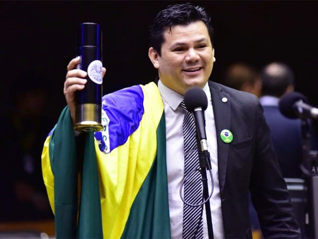 TSE julga recurso do Psol sobre suposta falta de quitação eleitoral do deputado Gilvan da Federal (PL-ES) como ilegítimo

Coleciona uma série de discursos de ódio e falas preconceituosas contra transgêneros e religiões de matriz africana.   Também homenageou o torturador general Brilhante Ustra em outra sessão da Câmara de Vitória