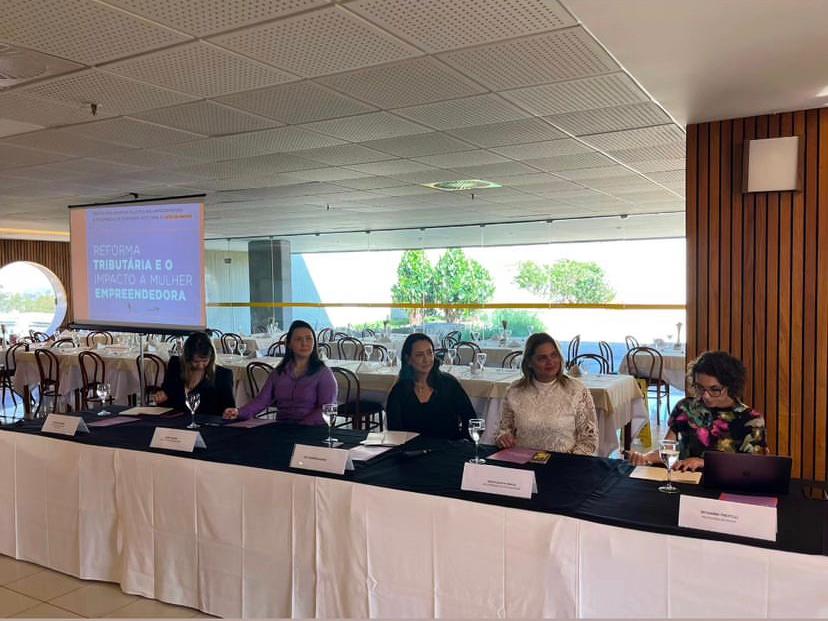 Reunião da FecomercioSP e da Frente Parlamentar pela Mulher Empreendedora se reuniram para discutir os impactos da Reforma Tributária às mulheres.
Foto: instagram da FecomércioSP