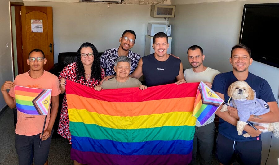 Nesta tarde, ativistas LGBTs reuniram-se em Brasília para celebrar o retorno das atividades do Grupo Estruturação, um dos primeiros coletivos LGBTs criados no Distrito Federal. Com quase três décadas de experiência no ativismo em prol dos direitos humanos e civis da população LGBT, o grupo retoma suas atividades em um momento crucial para o movimento LGBT+ brasileiro