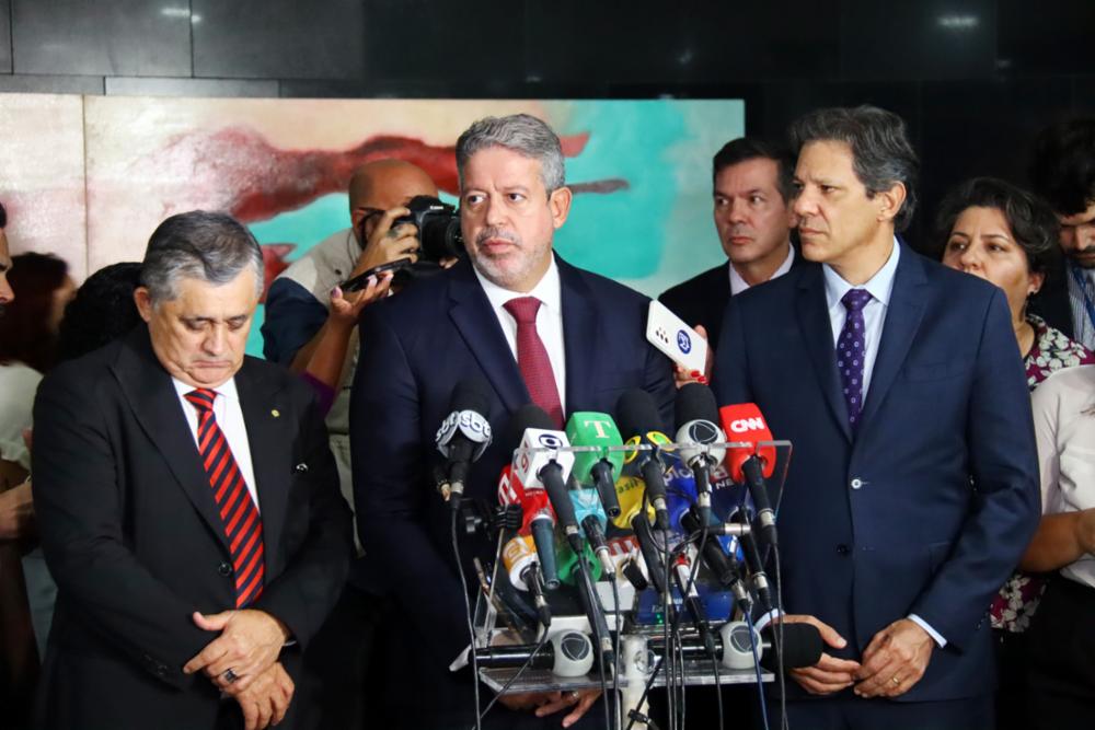 O atrito entre o ministro da Fazenda, Fernando Haddad, e o presidente da Câmara dos Deputados, Arthur Lira (PP-AL), deve atrasar a votação do projeto do arcabouço fiscal, Travado. Foto: Marina Ramos/Câmara dos Deputados