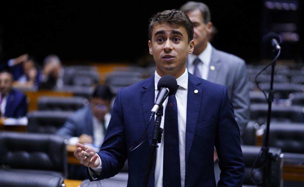 Frente Parlamentar da Educação expressou preocupação sobre a condução de Nikolas Ferreira em comissão onde não possui histórico compatível. Foto: Pablo Valadares/Câmara dos Deputados