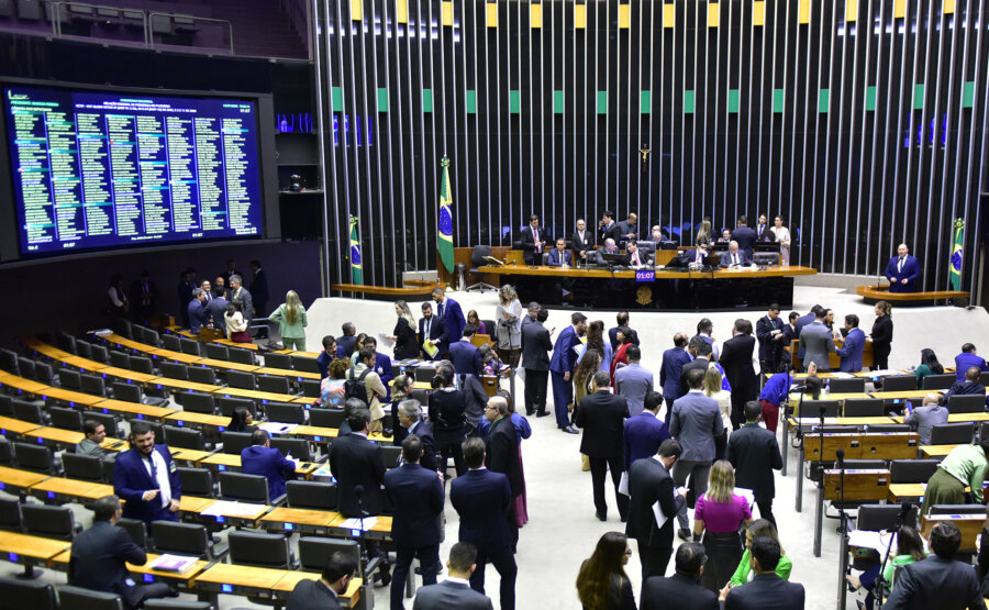 Lideranças do Congresso se manifestam em favor da derrubada do veto à desoneração fiscal, que impacta diretamente 17 setores da economia e municípios. Foto: Zeca Ribeiro/Câmara dos Deputados