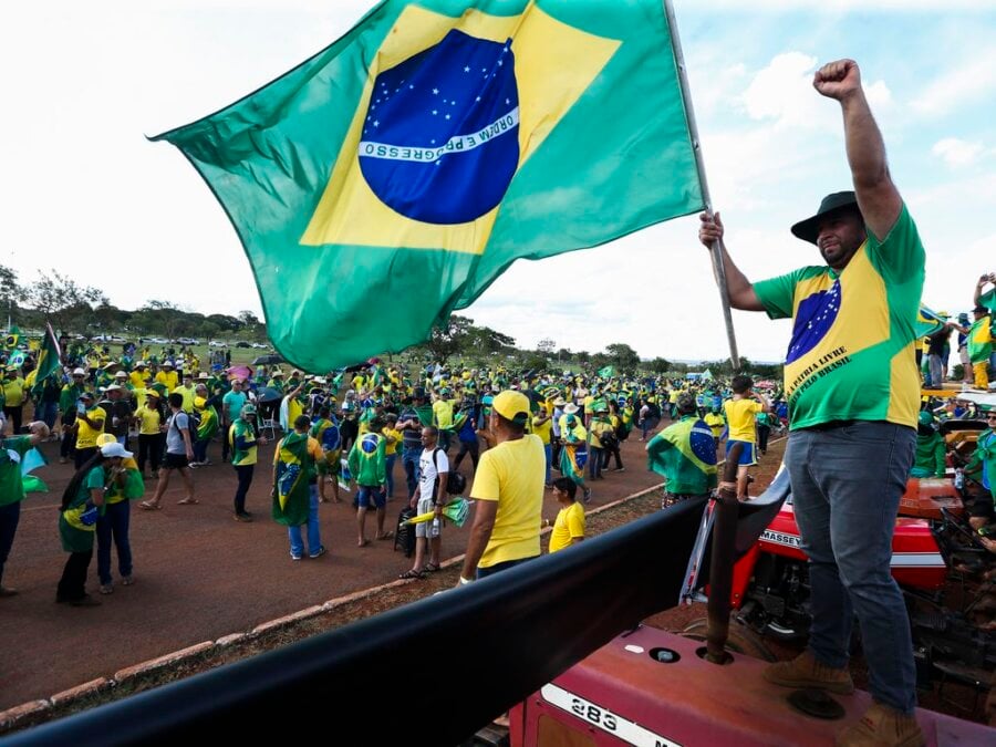 Manifestação em frente ao Quartel General do Exército,  em Brasília, em novembro de 2022. Acampamento em frente ao QG seria a origem dos atos de depredação na Esplanada dos Ministérios em 8 de janeiro de 2023.  Foto: Valter Campanato/Agência Brasil