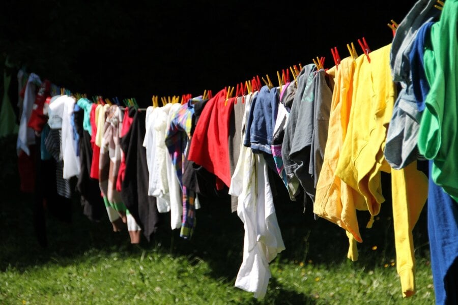 O mais fantástico da narrativa de minha mãe ao contar a história enquanto escutávamos Andança era ela dizer que cestos e cestos de roupa foram lavados do meio da tarde até a madrugada, pois eram peças de quatro famílias que antes eram todas esfregadas à mão por essas mulheres. Foto: Pixabay