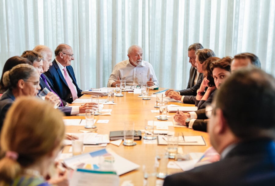 Lula em reunião com ministros. Foto: Ricardo Stuckert/PR