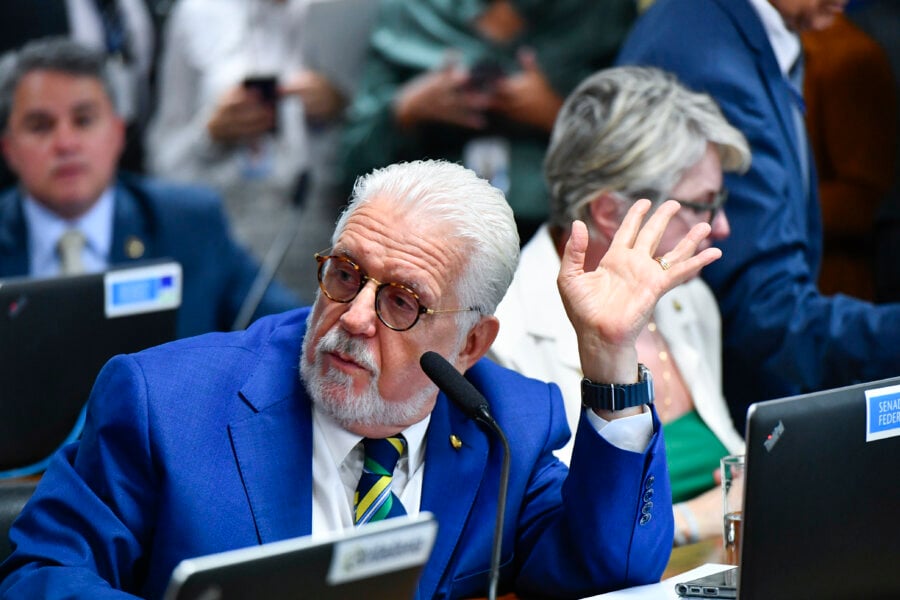 O senador Jaques Wagner, líder do Governo, afirmou nesta terça-feira que os 34 brasileiros em Gaza devem embarcar no Cairo amanhã. Foto: Geraldo Magela/Agência Senado