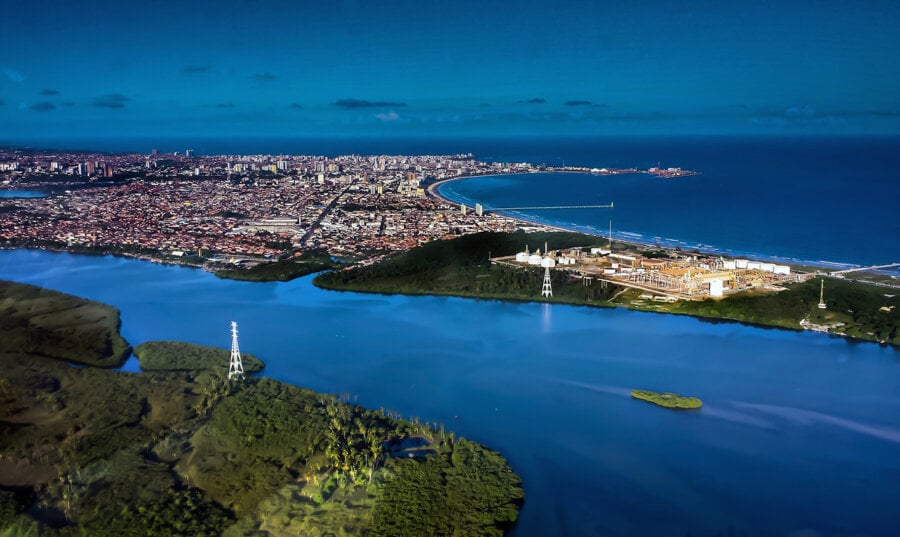 Vista aérea de Maceió (AL). Foto: Ricardo Lêdo (via Wikimedia Commons)