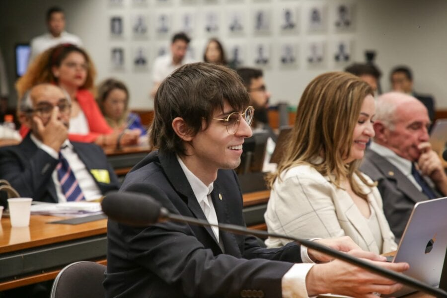 Deputado Amom Mandel defende ação mais direta do governo federal na maior estiagem no Amazonas dos últimos 43 anos. Foto: Gil Ferreira/Ascom-SRI