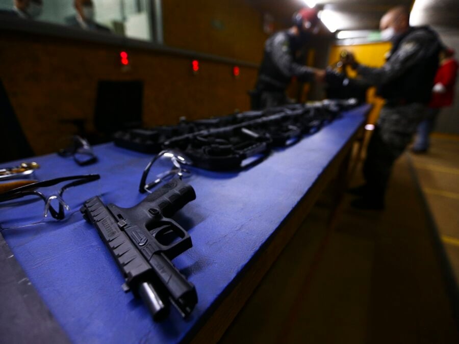 Sete senadores apresentaram propostas de emenda à regulação da reforma tributária para aumentar tributos sobre armas e munições. Foto: Marcelo Camargo/Agência Brasil