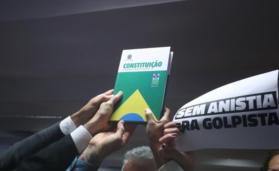 Manifestação de parlamentares da CPMI dos Atos Golpistas contra anistia aos envolvidos nos eventos do 8 de janeiro de 2023. Foto: Bruno Spada / Câmara dos Deputados