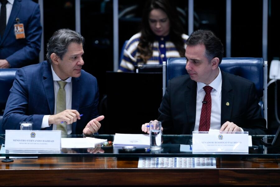 O ministro de Estado da Fazenda, Fernando Haddad, e
presidente do Senado, senador Rodrigo Pacheco (PSD-MG); Pacheco afirma que Congresso deve seguir diretrizes do ministro

Foto: Edilson Rodrigues/Agência Senado