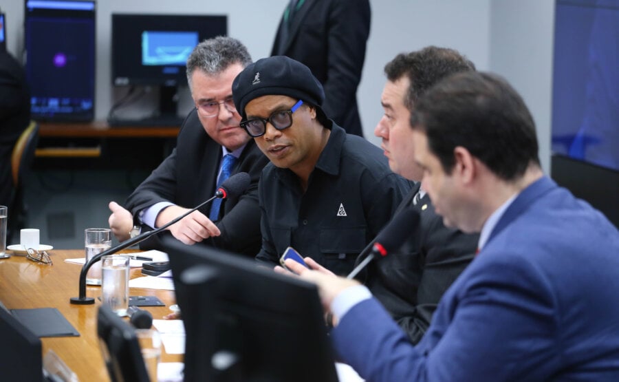 O ex-jogador Ronaldinho Gaúcho em depoimento à CPI. Foto: Vinicius Loures/Câmara dos Deputados