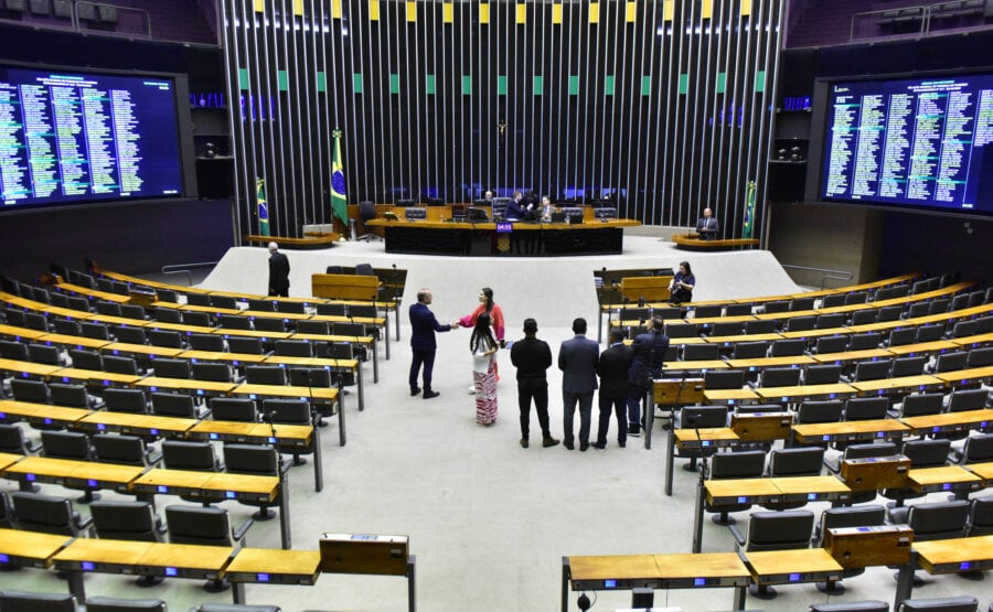 Pauta da Câmara prevê mercado de carbono regulado e urgência para regulamentação das apostas esportivas e cassinos virtuais. Foto: Zeca Ribeiro/Câmara dos Deputados