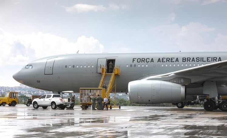 Modelo KC30, da FAB, tem sido usado na repatriação de brasileiros que estão na região do conflito no Oriente Médio. Foto: FAB